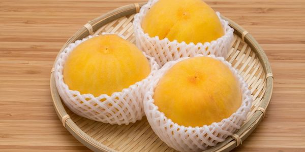 Golden Queen Peach is a fruit that starts with g